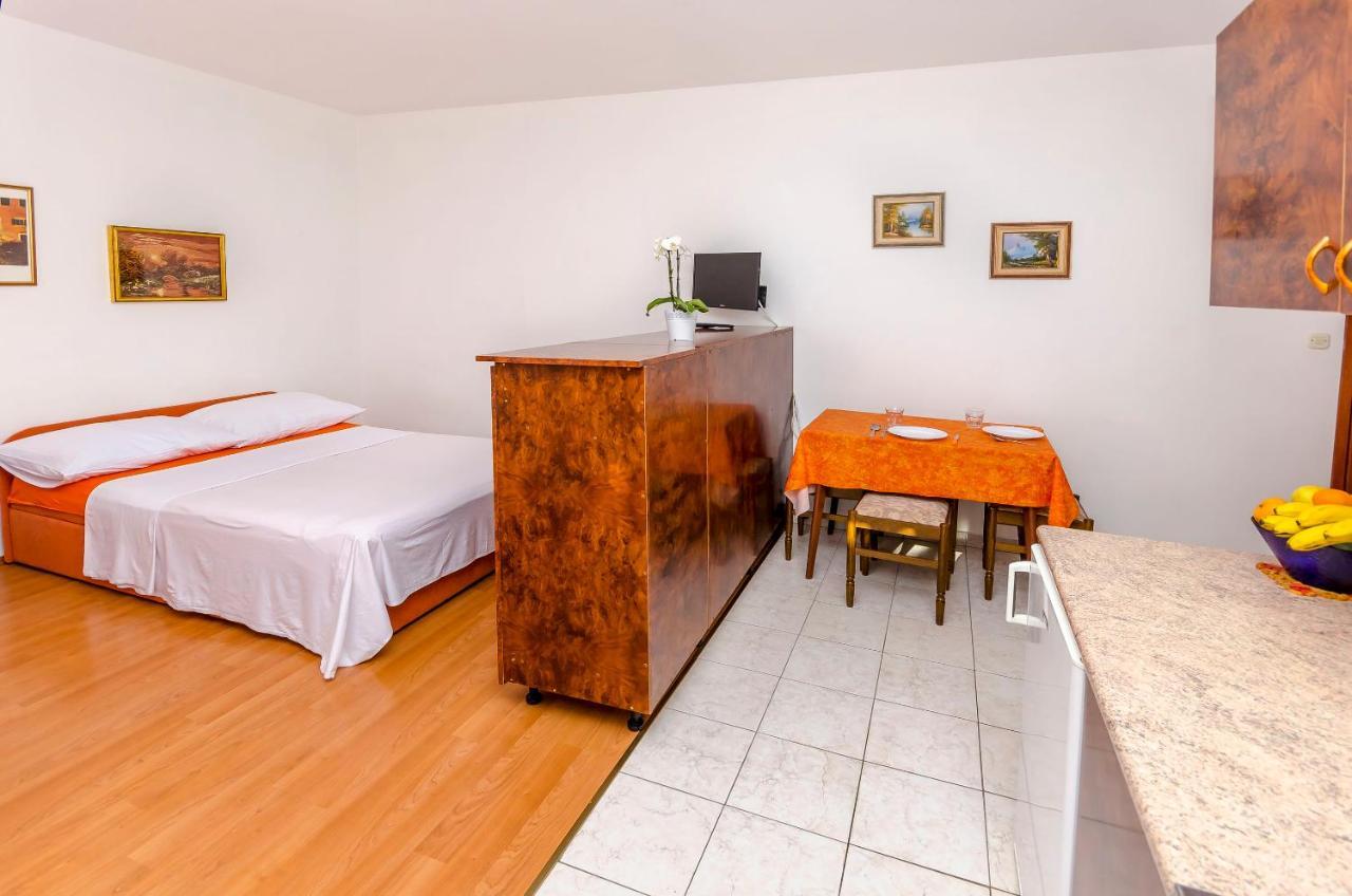Apartments Tomislav Трогир Екстериор снимка