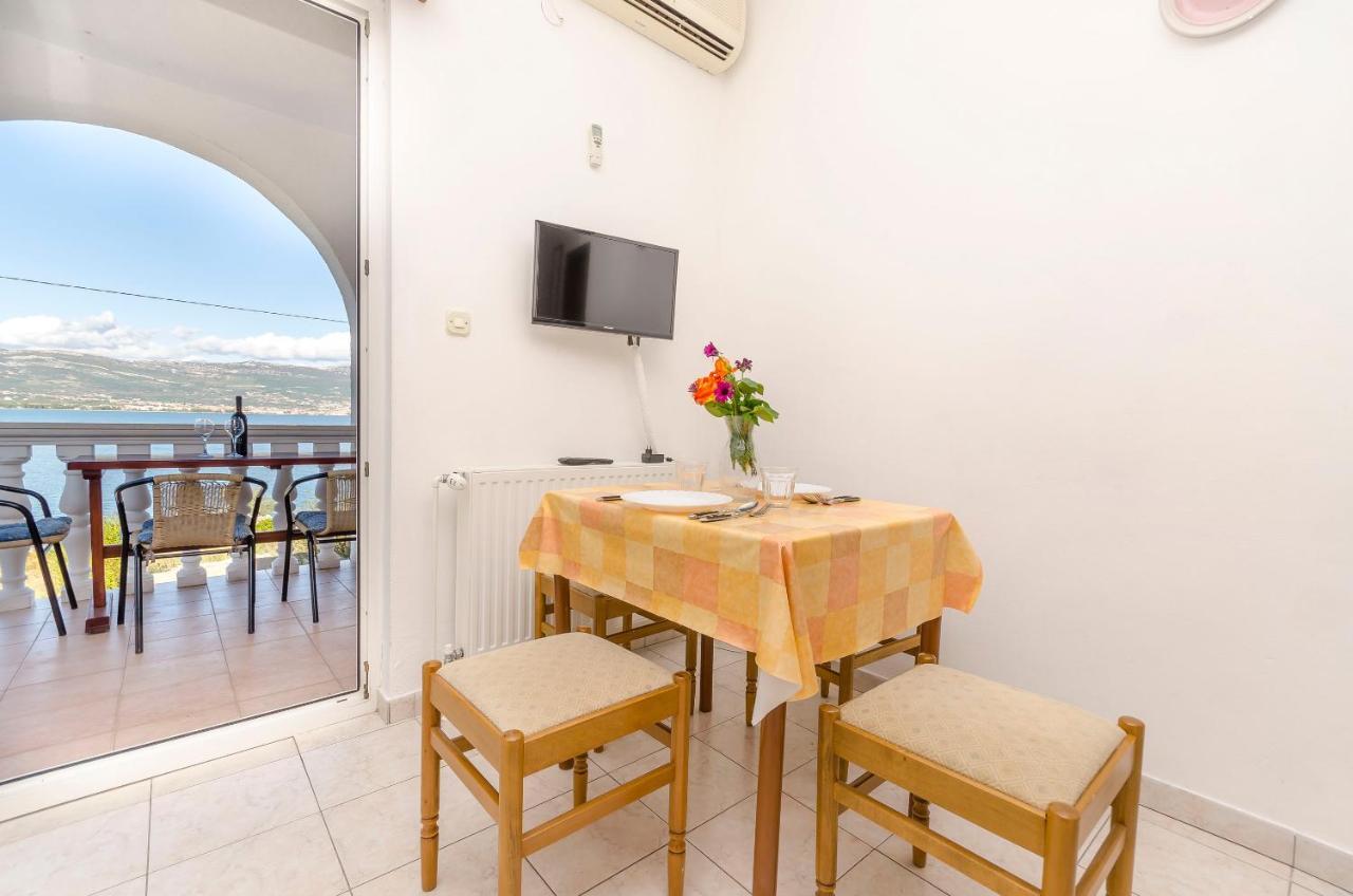 Apartments Tomislav Трогир Екстериор снимка